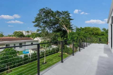 2265 SW 4 Street Miami FL 33135