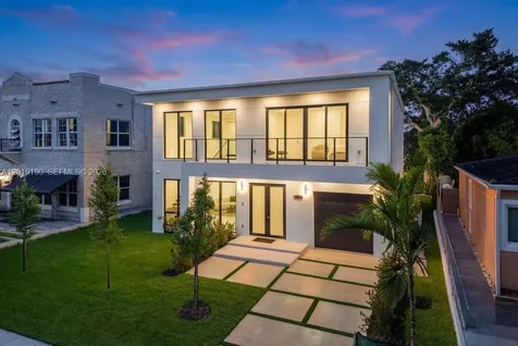 2265 SW 4 Street Miami FL 33135