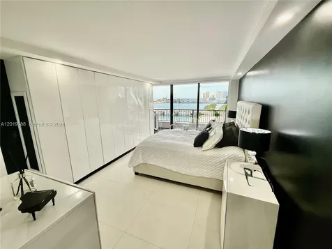 555 NE 15th Street Miami FL 33132
