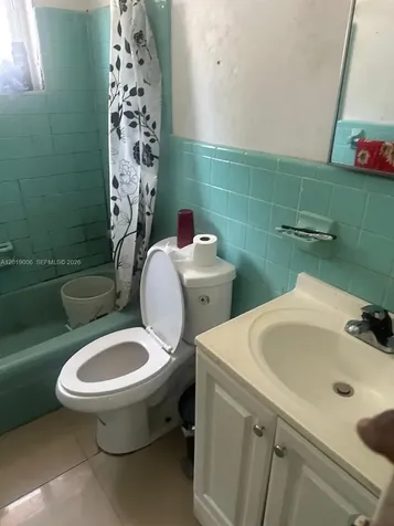 37 NE 168th Street North Miami Beach FL 33162