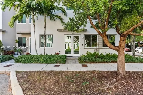6680 NW 102nd Path Doral FL 33178