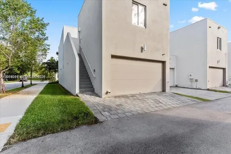 6680 NW 102nd Path Doral FL 33178