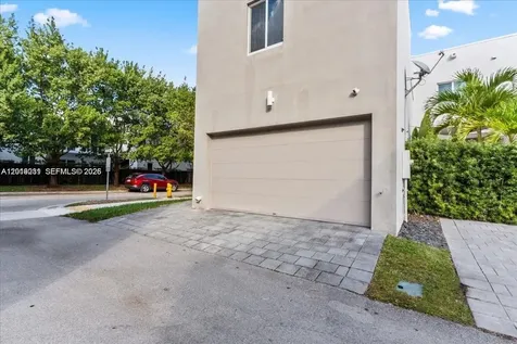 6680 NW 102nd Path Doral FL 33178