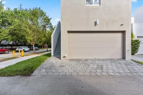 6680 NW 102nd Path Doral FL 33178