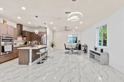 6680 NW 102nd Path Doral FL 33178