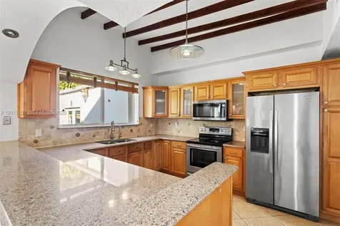 7975 Sunset Drive Miami FL 33143