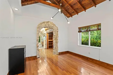 7975 Sunset Drive Miami FL 33143