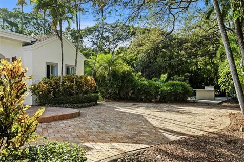 7975 Sunset Drive Miami FL 33143