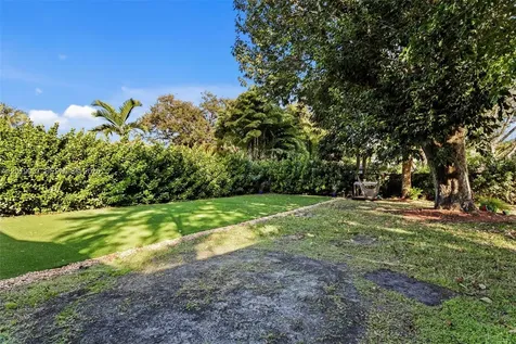 7975 Sunset Drive Miami FL 33143