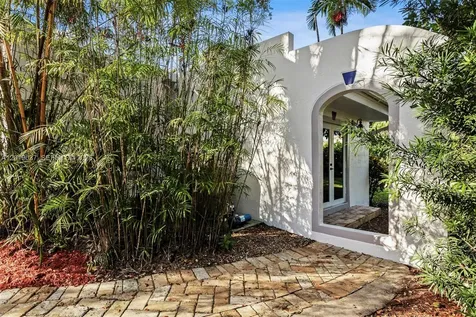 7975 Sunset Drive Miami FL 33143