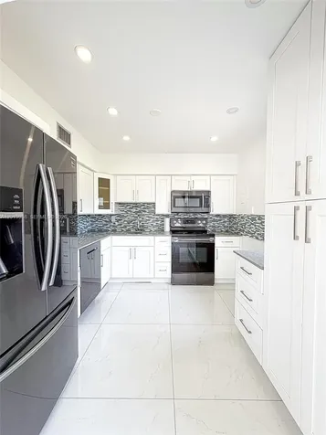 240 NW 36th Street Oakland Park FL 33309