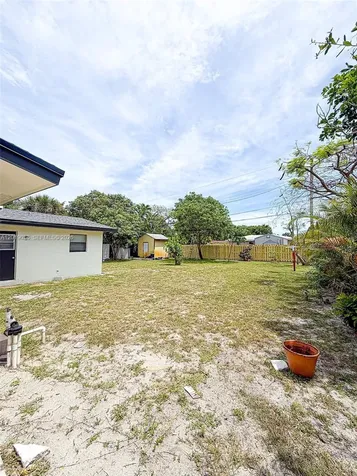 240 NW 36th Street Oakland Park FL 33309