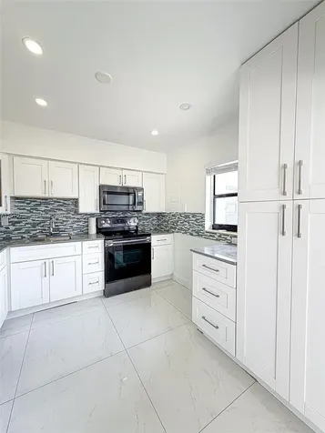 240 NW 36th Street Oakland Park FL 33309