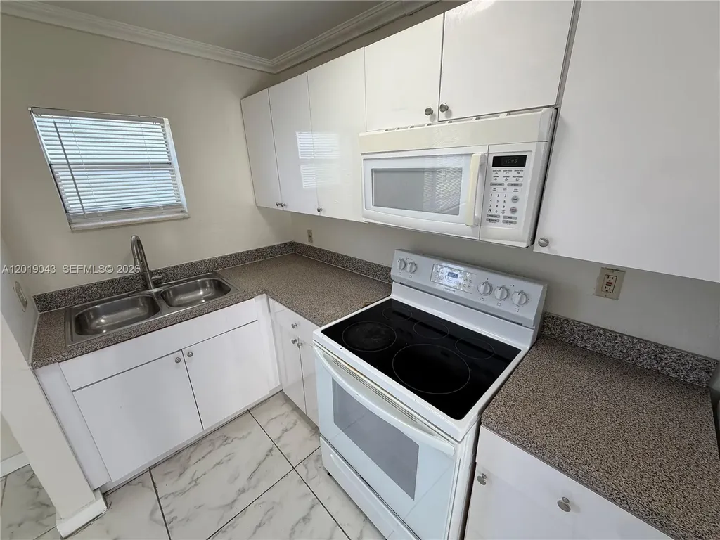 2571 NW 13th Court Fort Lauderdale FL 33311
