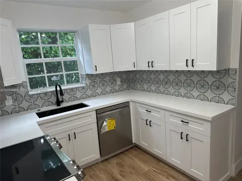 517 Navarre Coral Gables FL 33134