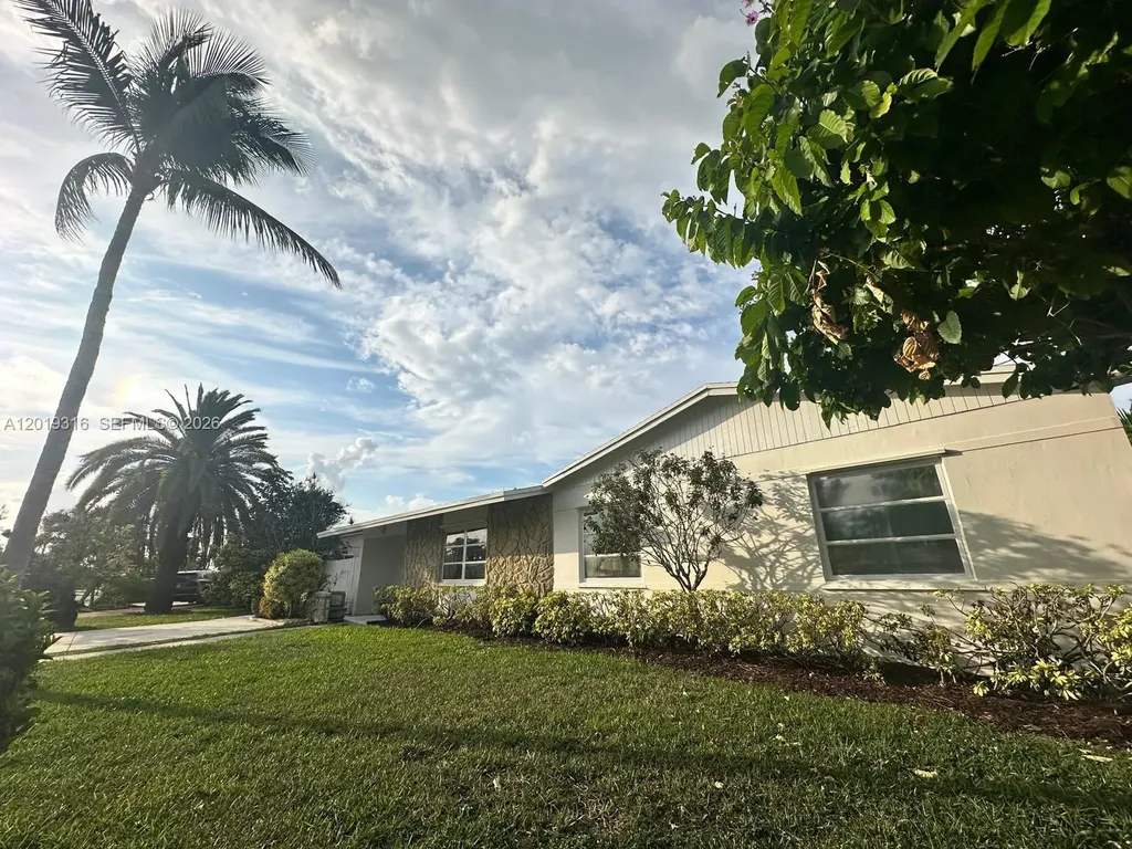 3245 Village Green Drive Miami FL 33175