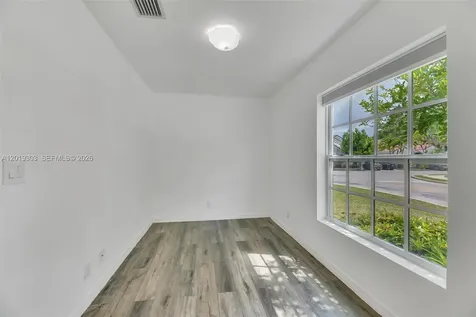 535 Somerset Way Weston FL 33326