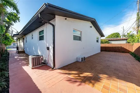 3321 NW 19th Terrace Miami FL 33125