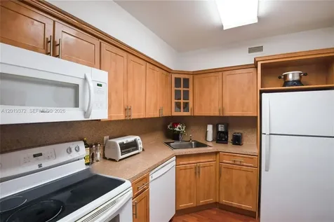 5600 Collins Avenue Miami Beach FL 33140