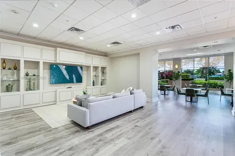 5600 Collins Avenue Miami Beach FL 33140