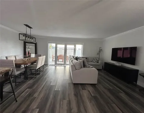 6832 W 2nd Court Hialeah FL 33014