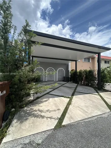 6832 W 2nd Court Hialeah FL 33014