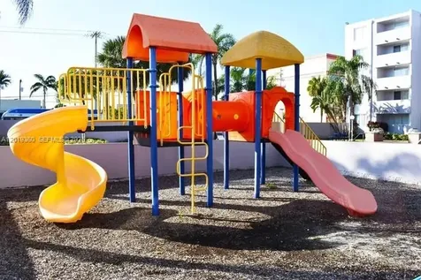 999 NE 167th Street North Miami Beach FL 33162