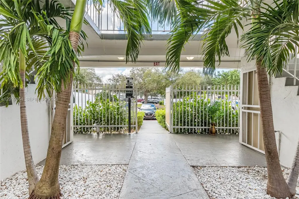 6905 Rue Vendome Miami Beach FL 33141