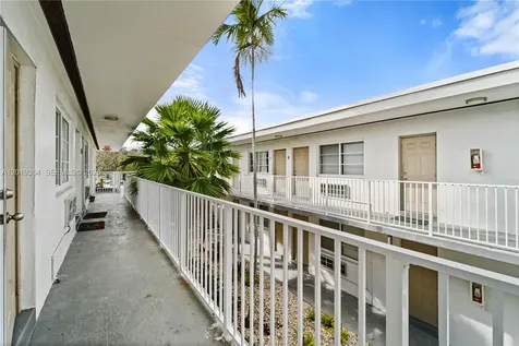 6905 Rue Vendome Miami Beach FL 33141