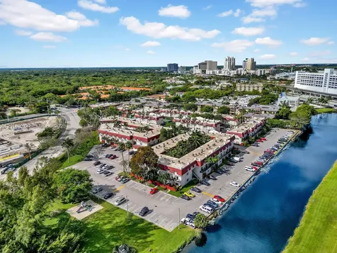 8600 SW 67th Avenue Pinecrest FL 33156