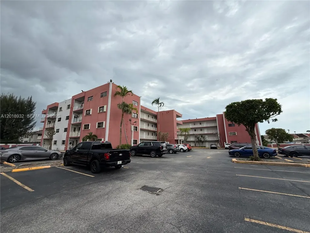 8425 NW 8th Street Miami FL 33126