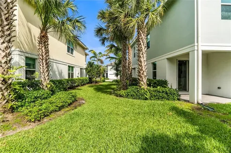 582 Parsons Way Deerfield Beach FL 33442