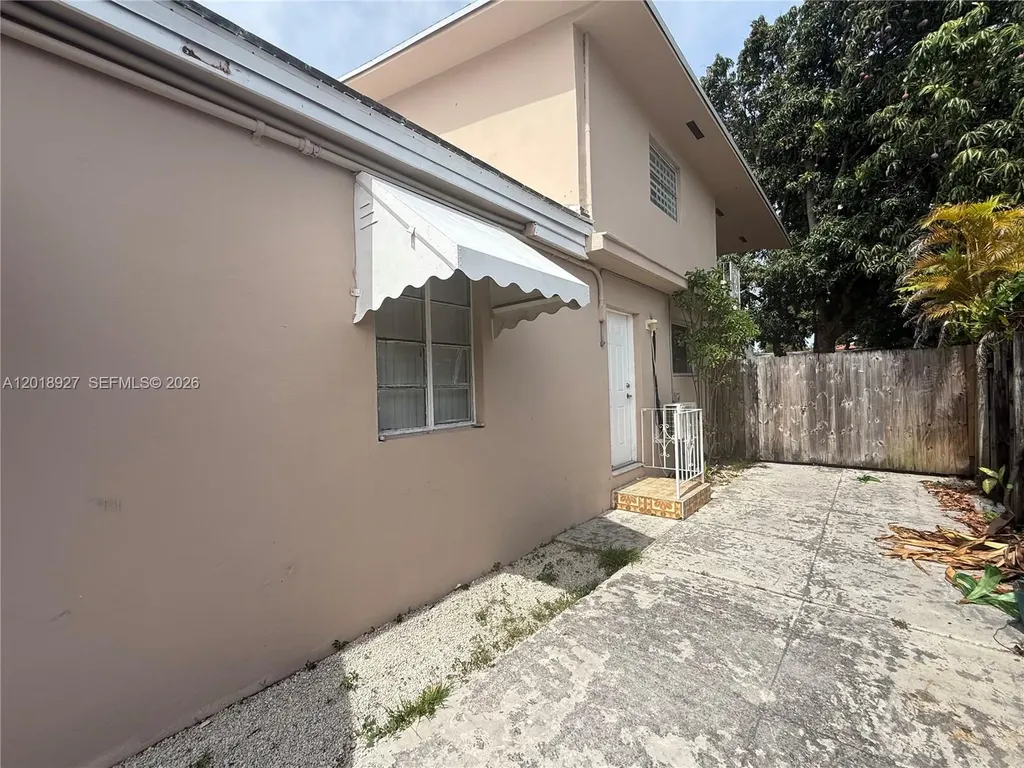 435 NW 44th Avenue Miami FL 33126