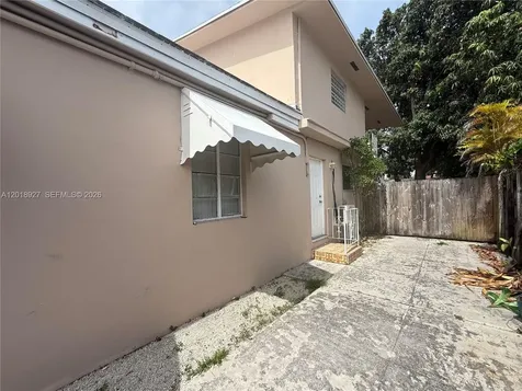 435 NW 44th Avenue Miami FL 33126
