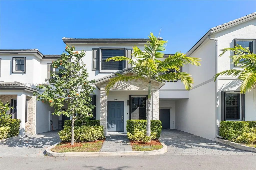 1541 SW 28th Street Fort Lauderdale FL 33315