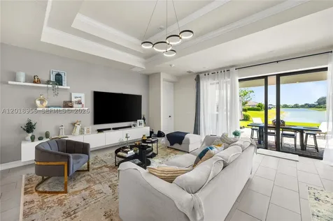 4549 W Pinehurst Trail W Oakland Park FL 33309