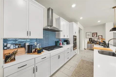 4549 W Pinehurst Trail W Oakland Park FL 33309