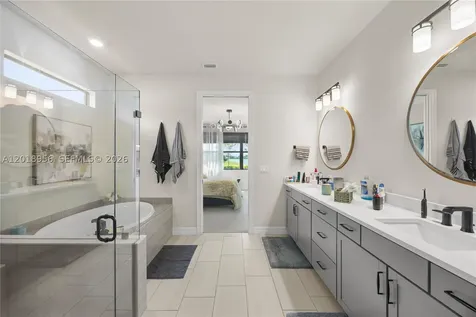 4549 W Pinehurst Trail W Oakland Park FL 33309
