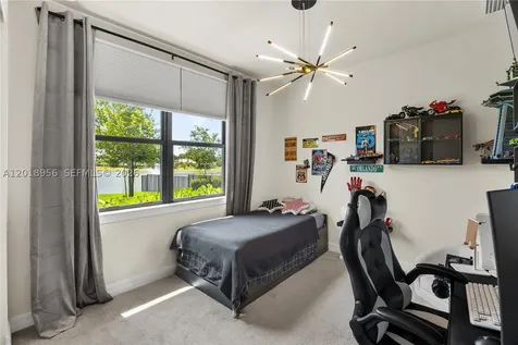 4549 W Pinehurst Trail W Oakland Park FL 33309