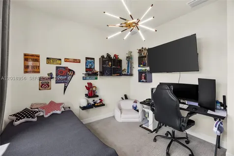 4549 W Pinehurst Trail W Oakland Park FL 33309