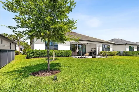 4549 W Pinehurst Trail W Oakland Park FL 33309