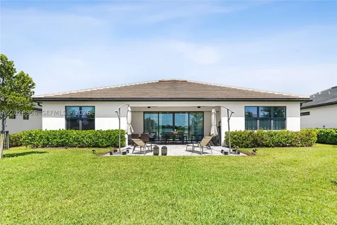 4549 W Pinehurst Trail W Oakland Park FL 33309