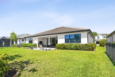 4549 W Pinehurst Trail W Oakland Park FL 33309
