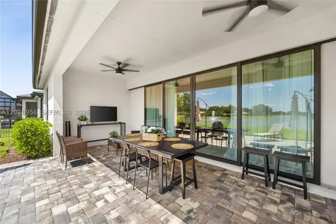 4549 W Pinehurst Trail W Oakland Park FL 33309