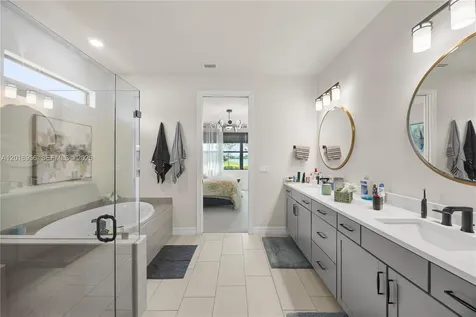 4549 W Pinehurst Trail W Oakland Park FL 33309
