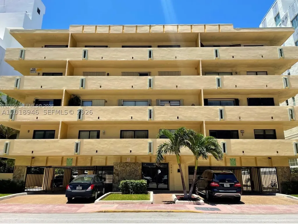 2924 Collins Avenue Miami Beach FL 33140