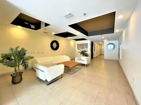 2924 Collins Avenue Miami Beach FL 33140
