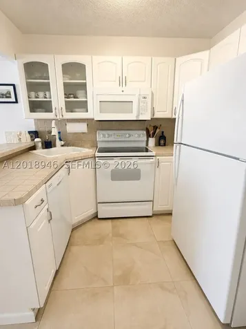 2924 Collins Avenue Miami Beach FL 33140