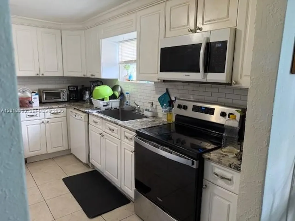 5328 SW 18th Street Hollywood FL 33023