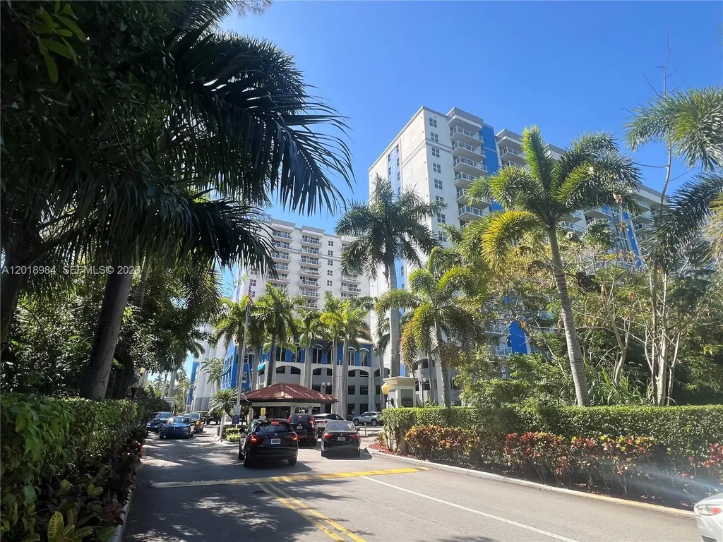 5085 NW 7th Street Miami FL 33126